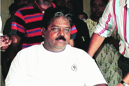 दादर येथील एका बांधकाम व्यावसायिकाकडून ५० लाख रुपयांची खंडणी व नवीन इमारतीमध्ये सहा हजार चौरस फूटांची जागा अश्विनने मागितली होती. दादर येथील एका बांधकाम व्यावसायिकाकडून ५० लाख रुपयांची खंडणी व नवीन इमारतीमध्ये सहा हजार चौरस फूटांची जागा अश्विनने मागितली होती.