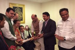 ज्येष्ठ अभिनेते दिलीप कुमार यांना पद्मविभूषण पुरस्कार प्रदान