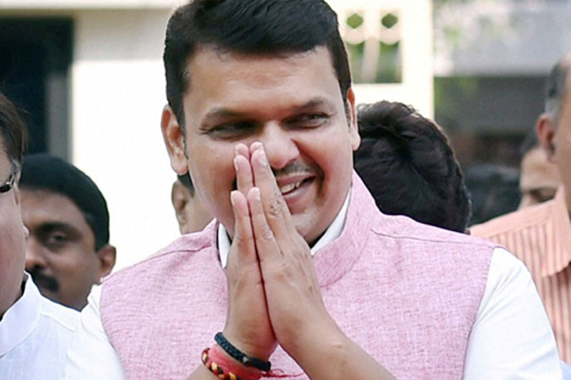 मुख्यमंत्र्यांच्या निवेदनानंतर शिवसेना सभागृहात काय भूमिका घेते, याकडे लक्ष लागले आहे. मुख्यमंत्र्यांच्या निवेदनानंतर शिवसेना सभागृहात काय भूमिका घेते, याकडे लक्ष लागले आहे.