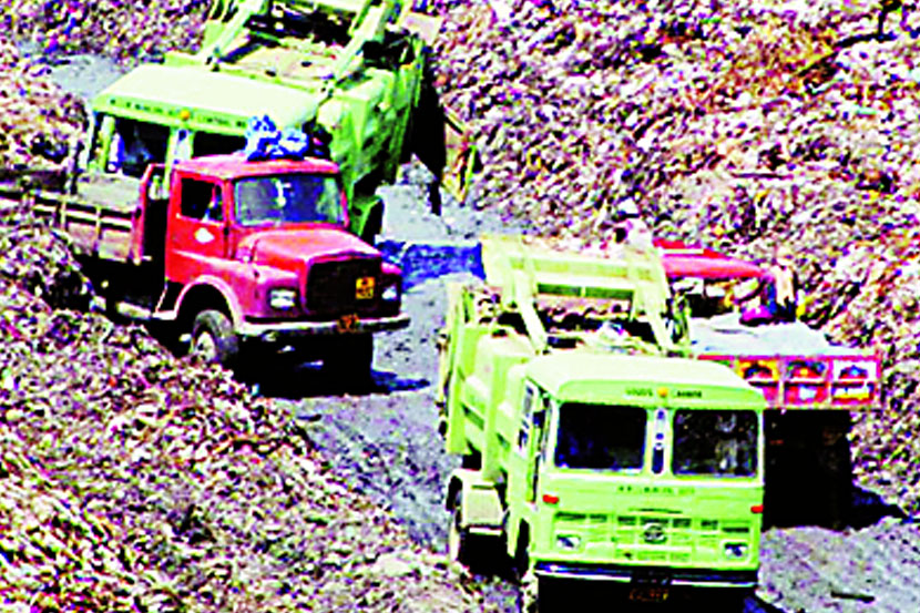 वर्षभरात आठ तासाची एक पाळी याप्रमाणे वर्षभरात डंपरच्या ३,२८५, तर जेसीबीच्या २,१९० पाळ्यांसाठी ‘सनरेज इन्टरप्रायजेस्’ला २ कोटी ३३ लाख ४५ हजार रुपये देण्यात येणार आहेत. वर्षभरात आठ तासाची एक पाळी याप्रमाणे वर्षभरात डंपरच्या ३,२८५, तर जेसीबीच्या २,१९० पाळ्यांसाठी ‘सनरेज इन्टरप्रायजेस्’ला २ कोटी ३३ लाख ४५ हजार रुपये देण्यात येणार आहेत.