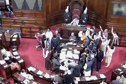 संसदेने बालगुन्हेगारीचे वय १८ वरून १६ इतके खाली आणले,