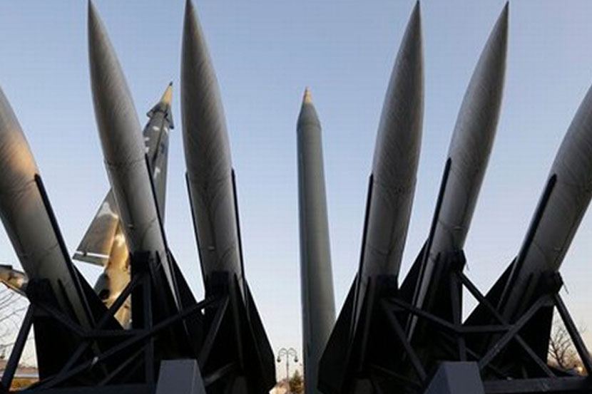 रशियाकडून भारत पाच एस-४०० क्षेपणास्त्रे घेणार रशियाकडून भारत पाच एस-४०० क्षेपणास्त्रे घेणार