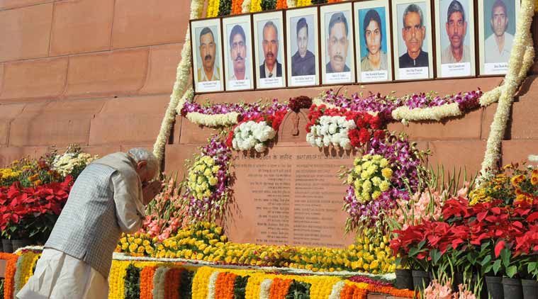 दींसह माजी पंतप्रधान डॉ. मनमोहनसिंग, काँग्रेस अध्यक्ष सोनिया गांधी, भाजपचे ज्येष्ठ नेते लालकृष्ण अडवानी, लोकसभा अध्यक्षा सुमित्रा महाजन यांच्यासह प्रमुख नेत्यांनी जवानांना आदरांजली वाहिली दींसह माजी पंतप्रधान डॉ. मनमोहनसिंग, काँग्रेस अध्यक्ष सोनिया गांधी, भाजपचे ज्येष्ठ नेते लालकृष्ण अडवानी, लोकसभा अध्यक्षा सुमित्रा महाजन यांच्यासह प्रमुख नेत्यांनी जवानांना आदरांजली वाहिली