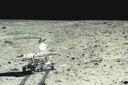 चेंज ३ मोहिमेतील रोव्हर गाडीला मिळालेले खडक हे अपोलो व ल्युना मोहिमात सापडलेल्या खडकांपेक्षा वेगळे आहेत.