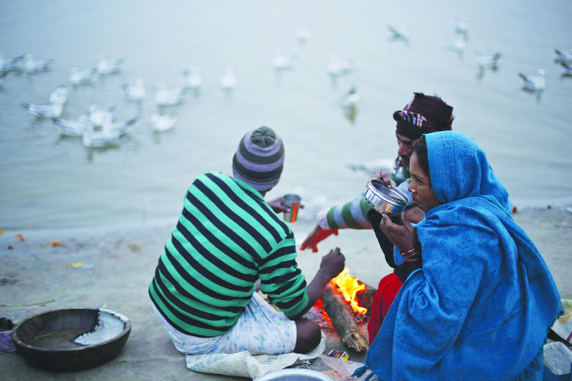 वाढत्या गारव्यामुळे उरणमध्ये शेकोटय़ा