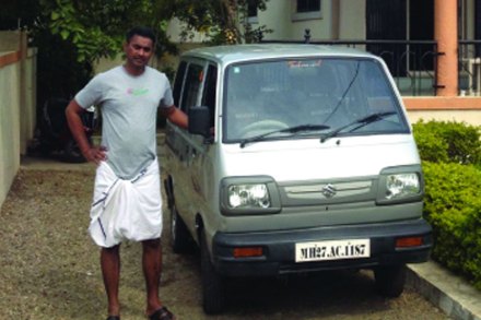 गाडी शिकवायला ते मला एखाद्या खुल्या मदानात घेऊन जातील असे वाटले होते.  गाडी शिकवायला ते मला एखाद्या खुल्या मदानात घेऊन जातील असे वाटले होते.