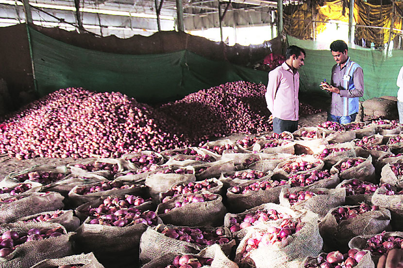 लासलगाव बाजारातील कांद्याचे डिसेंबरच्या सुरुवातीस टिपलेले छायाचित्र (एक्स्प्रेस संग्रहातून)