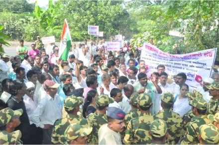 खारभूमी विकास विभागाच्या दुर्लक्षामुळे शेतजमिनी नापीक