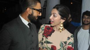 Deepika Padukone kisses Ranveer Singh ,Ranveer Singh ,Deepika Padukone
