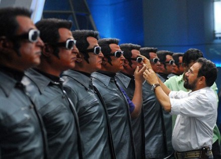 आगामी रोबो-२ हा चित्रपट नवा विक्रम नोंदविण्यासाठी सज्ज झाला आहे.