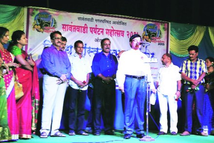 पर्यटनाच्या दृष्टीने आर्थिक बळकटीचा फायदा सर्वानीच घ्यायला हवा, अशा पर्यटन महोत्सवातून आर्थिक बलस्थान वृद्धिंगत होऊ शकते, असे इनामदार म्हणाले. पर्यटनाच्या दृष्टीने आर्थिक बळकटीचा फायदा सर्वानीच घ्यायला हवा, अशा पर्यटन महोत्सवातून आर्थिक बलस्थान वृद्धिंगत होऊ शकते, असे इनामदार म्हणाले.