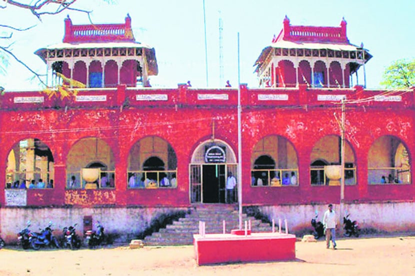  कर्नाटकातील हावेरी जिल्हय़ातील तालुक्याचे ठिकाण असलेले सावनूर येथे या संस्थानाचे प्रमुख ठाणे होते. 