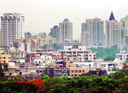 स्मार्ट सिटी योजनेतील अंतिम यादीत समावेश व्हावा यासाठी ठाणे, कल्याण-डोंबिवली शहरांतील प्रशासकीय आणि राजकीय वर्तुळात सध्या लगबग सुरू आहे. स्मार्ट सिटी योजनेतील अंतिम यादीत समावेश व्हावा यासाठी ठाणे, कल्याण-डोंबिवली शहरांतील प्रशासकीय आणि राजकीय वर्तुळात सध्या लगबग सुरू आहे.