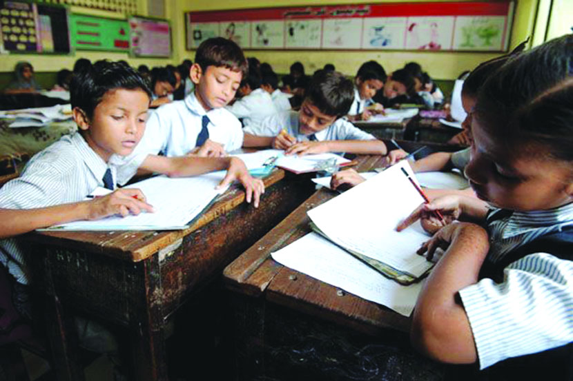 अनुदानित शाळांमधील पहिली आणि दुसरीच्या विद्यार्थ्यांसाठी ‘अर्ली रीडर्स’ संचाची ९४ कोटींची खरेदी करण्याचा निर्णय घेण्यात आला. 