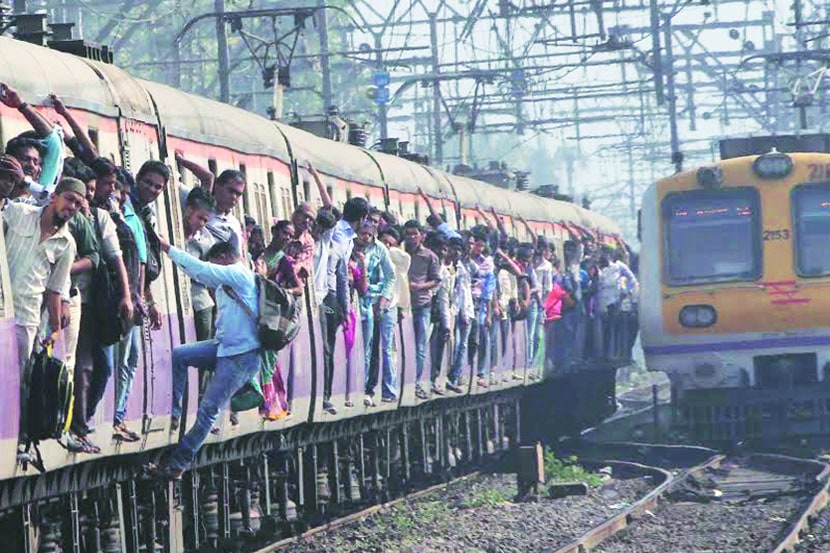 अपघात रोखण्यासाठी रेल्वेला प्रवाशांचा सल्ला हवा