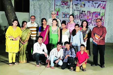 ठाणे महापालिकेमार्फत दरवर्षी आयोजित करण्यात येणारा बालनाटय़ महोत्सवात यंदा पहिल्यांदाच उत्कृष्ट नाटकांना पुरस्कार देण्यात येणार आहे.