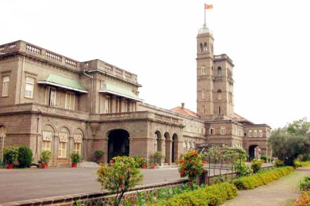 विद्यापीठ विभागांची झाकली मूठ..