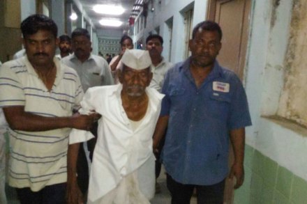 मिरजमध्ये ७३ जणांना वास्तुशांतीच्या जेवणातून विषबाधा मिरजमध्ये ७३ जणांना वास्तुशांतीच्या जेवणातून विषबाधा