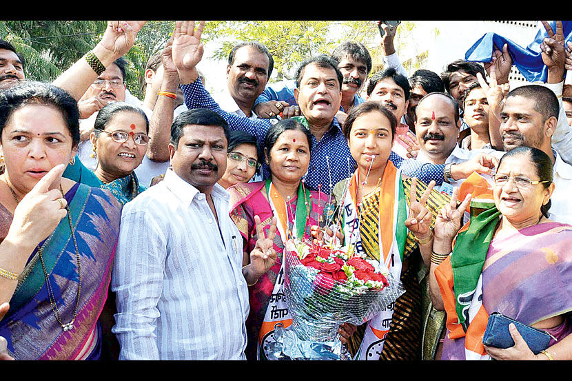 चिंचवडच्या पोटनिवडणुकीत राष्ट्रवादीच्या सुजाता टेकवडे विजयी झाल्या. त्यानंतर राष्ट्रवादीच्या कार्यकर्त्यांनी जल्लोष केला.