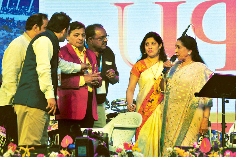 Asha bhosle, आशा भोसले