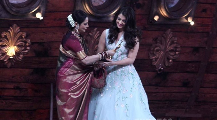 Aishwarya Rai Bachchan, Rekha, Amitabh Bachchan , Stardust awards , Bollywood, Loksatta, Loksatta news, Marathi, Marathi news Aishwarya Rai Bachchan, Rekha, Amitabh Bachchan , Stardust awards , Bollywood, Loksatta, Loksatta news, Marathi, Marathi news