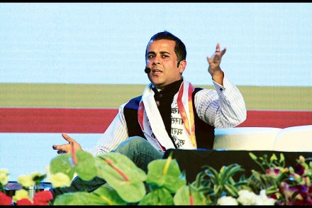 प्रेरणादायी व सकारात्मक लिखाण हेच यशाचे रहस्य – चेतन भगत प्रेरणादायी व सकारात्मक लिखाण हेच यशाचे रहस्य – चेतन भगत