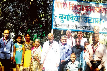 निगडीतील प्रशस्त व निसर्गरम्य अशा दुर्गादेवी टेकडी उद्यानात साहित्यप्रेमींनी एकप्रकारे सहलीचा आनंद लुटला. निगडीतील प्रशस्त व निसर्गरम्य अशा दुर्गादेवी टेकडी उद्यानात साहित्यप्रेमींनी एकप्रकारे सहलीचा आनंद लुटला.