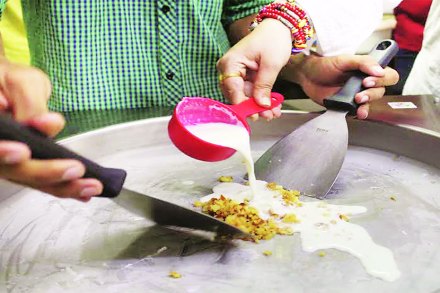 खाऊखुशाल- आइस्क्रीम निर्मितीचा लज्जतदार सोहळा
