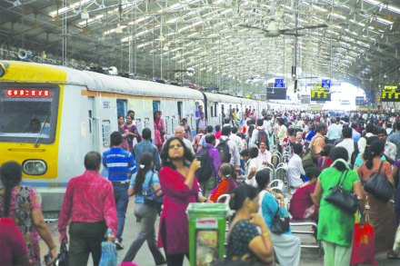 रेल्वेत नोकरीच्या आमिषाने हवालदाराने बेरोजगारांना गंडविले रेल्वेत नोकरीच्या आमिषाने हवालदाराने बेरोजगारांना गंडविले