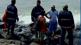 couple drown, bandra bandstand, selfie, mishap, Mumbai, Loksatta, Loksatta news, Marathi, Marathi news