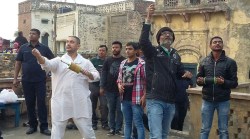 ‘दंगल’च्या सेटवर आमीरची पतंगबाजी
