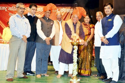 मराठी भाषा प्रवाहित ठेवण्याचे काम प्रसारमाध्यमांनी करावे