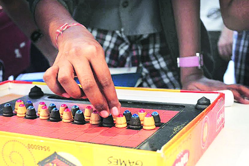 आणखी दोन पलू कारखान्यांतून तयार होणाऱ्या मूर्त (टँजिबल) वस्तूंच्या डिझाइनबाबत महत्त्वाचे आहेत. 