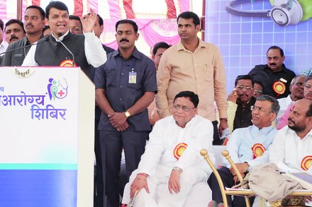 जळगाव येथे आयोजित महाआरोग्य शिबिरात बोलताना मुख्यमंत्री देवेंद्र फडणवीस.
