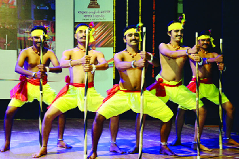 ‘इंद्रधनुष्य’मध्ये सादर करण्यात आलेल्या कला.