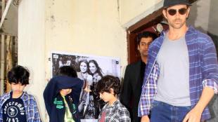Hrithik Roshan Sons, Hrehaan and hridhaan, अभिनेता ह्रतिक रोशन मुलांसोबत,Hrithik Roshan, Bollywood, auto ride, loksatta, loksatta news, marathi, marathi news