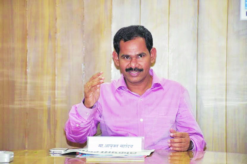  प्रशासकीय सेवेतील ई. रवींद्रन हे कल्याण-डोंबिवली पालिकेला आयुक्त म्हणून मिळाले. 