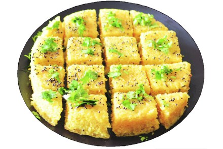 अख्ख्या मुगाचा पौष्टिक ढोकळा