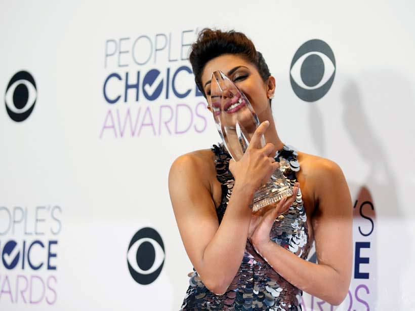 Priyanka Chopra Wins Peoples Choice Award,क्वांटिको’मधील भूमिकेसाठी प्रियांकाला ‘पीपल्स चॉईस अॅवॉर्ड