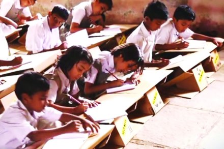 पोटभर जेवण आणि तेही रोज दोन्ही वेळेला ही इथल्या लोकांसाठी चैनीची गोष्ट आहे. पोटभर जेवण आणि तेही रोज दोन्ही वेळेला ही इथल्या लोकांसाठी चैनीची गोष्ट आहे.