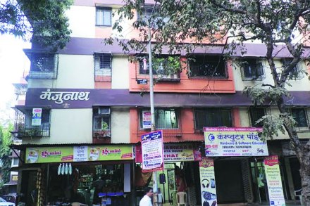  चाळीस वर्षांपूर्वी दहा बाय दहा चौरस फूट जागेत राहणारे अनेक डोंबिवलीकर आता ४०० ते ८०० चौरस फूट जागेत राहात आहेत. 