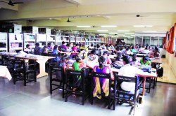 शब्दचि धन-रत्ने : अभ्यासू वृत्तीला पोषक ग्रंथदालन