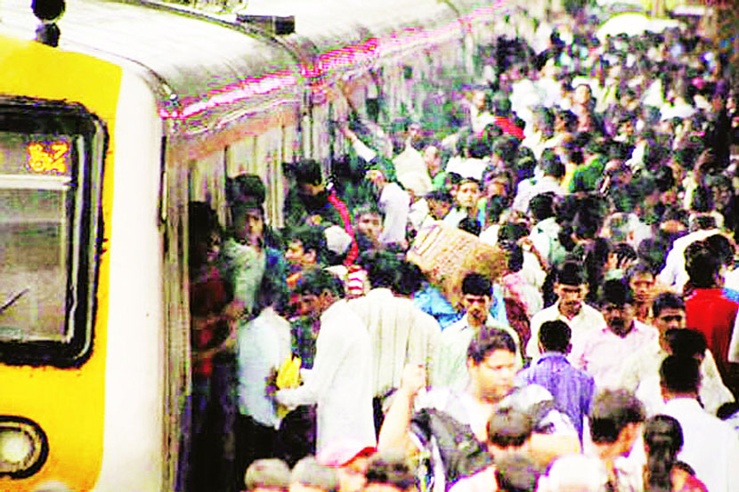 कल्याणपुढील प्रवाशांची चेंगराचेंगरी अटळ! कल्याणपुढील प्रवाशांची चेंगराचेंगरी अटळ!