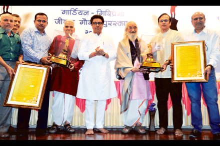 शिवरायांचे पुतळे आणि स्मारक करण्यापेक्षा गडकोट-किल्ल्यांचे जतन करा- राज ठाकरे