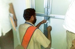 घरफाळा थकबाकीबाबत कोल्हापुरात रुग्णालयांना टाळे