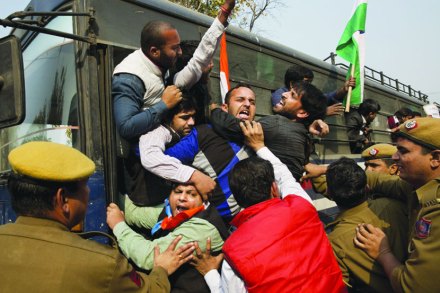 ‘जेएनयू’ प्रकरणानंतर कन्हैयाकुमारच्या समर्थनार्थ विद्यार्थ्यांनी बुधवारीही नवी दिल्ली येथे तीव्र आंदोलन केले. 