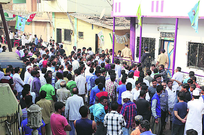 Man kills own family members in thane,Thane latest news,ठाणे हत्याकांड