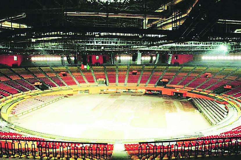 १९८२ : मध्ये नवी दिल्लीत झालेल्या आशियाई क्रीडा स्पध्रेसाठी केंद्र सरकारने १४,३४८ प्रेक्षकक्षमतेच्या इंदिरा गांधी इनडोअर स्टेडियमची निर्मिती केली होती. २०१०मध्ये राष्ट्रकुल क्रीडा स्पर्धासाठी या स्टेडियमचे नूतनीकरण करण्यात आले होते. त्यासाठी २४० कोटी खर्च केले होते. १९८२ : मध्ये नवी दिल्लीत झालेल्या आशियाई क्रीडा स्पध्रेसाठी केंद्र सरकारने १४,३४८ प्रेक्षकक्षमतेच्या इंदिरा गांधी इनडोअर स्टेडियमची निर्मिती केली होती. २०१०मध्ये राष्ट्रकुल क्रीडा स्पर्धासाठी या स्टेडियमचे नूतनीकरण करण्यात आले होते. त्यासाठी २४० कोटी खर्च केले होते.