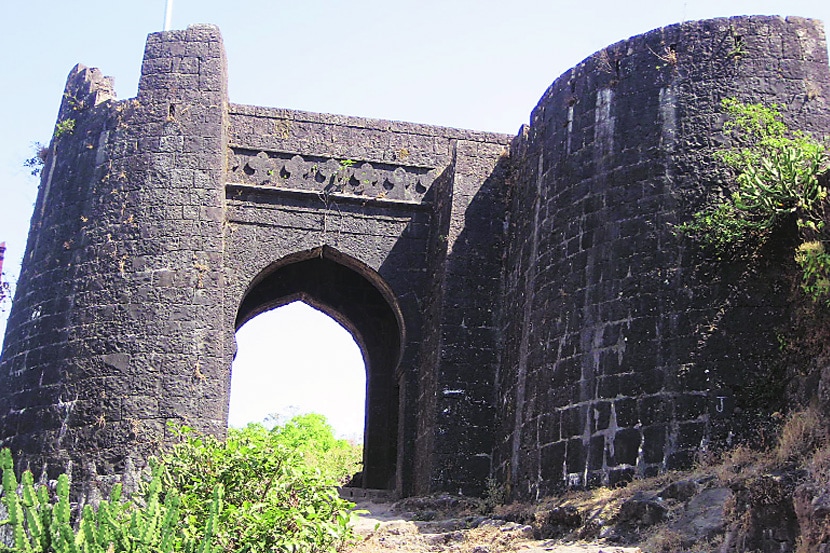 गड-किल्ल्यांचे स्थापत्य गड-किल्ल्यांचे स्थापत्य