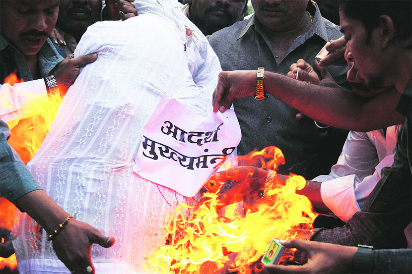 ‘आदर्श’ इमारतीचा गैरव्यवहार गेली पाच-सहा वर्षे देशभरात चांगलाच गाजला. ‘आदर्श’ इमारतीचा गैरव्यवहार गेली पाच-सहा वर्षे देशभरात चांगलाच गाजला.